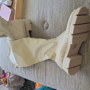 Sz 9 over the knee lug sole